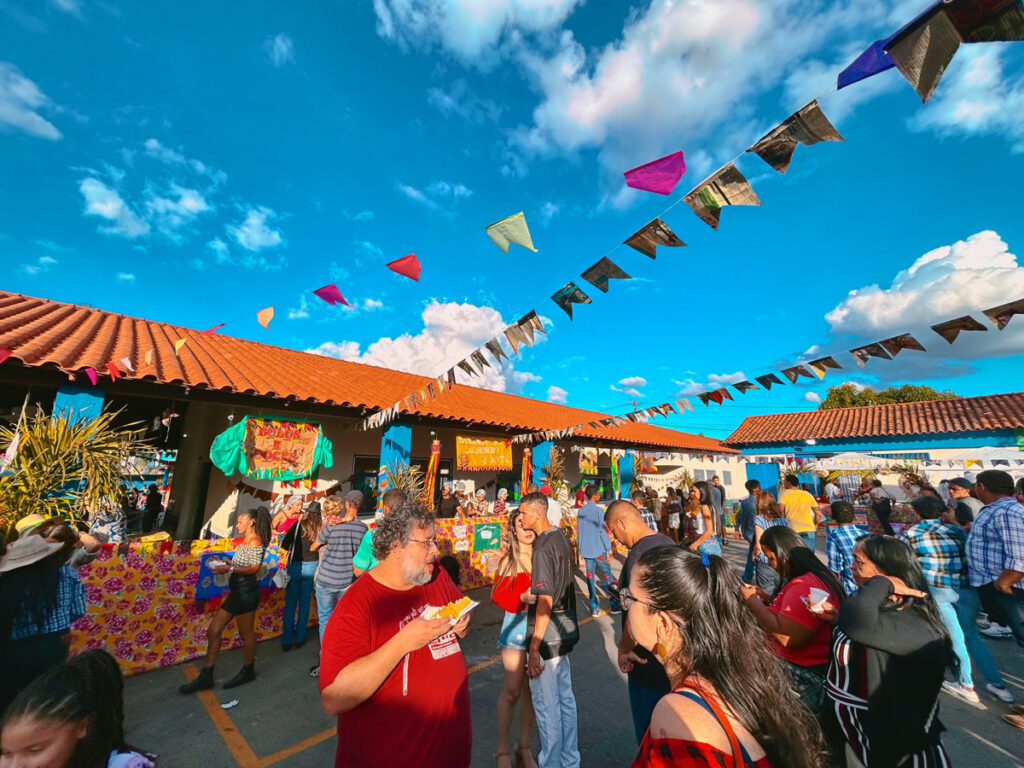 Vem aí a maior e Melhor Festa Junina da Central Flórida. Dia 25 Junho a  partir da 3PM. Muita comida típica e Forró com a banda @cravoecanelaoficial  Venham e traga mais um